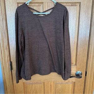 Crane comfy sweatshirt with cute cross back detail. Size x-Large